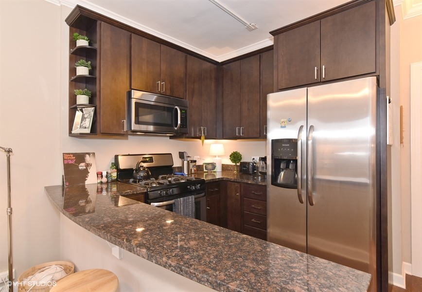 432 W Belmont Avenue Unit: 601