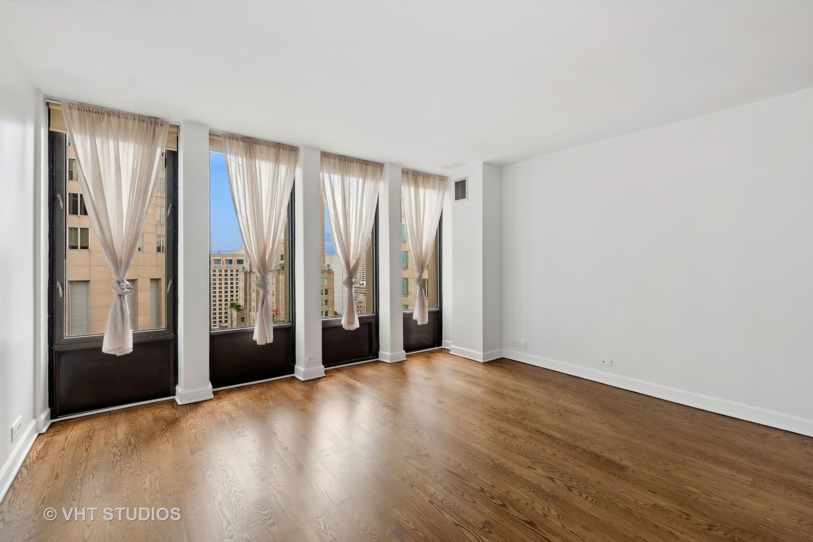 100 E Walton Street Unit: 32D
