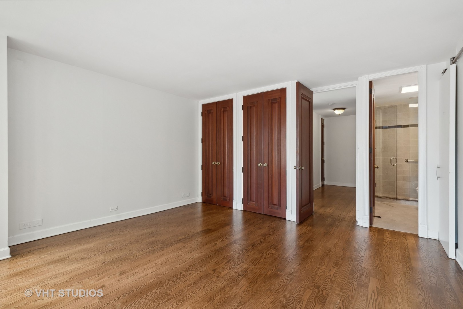 100 E Walton Street Unit: 32D