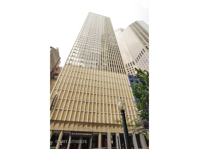 100 E Walton Street Unit: 32D