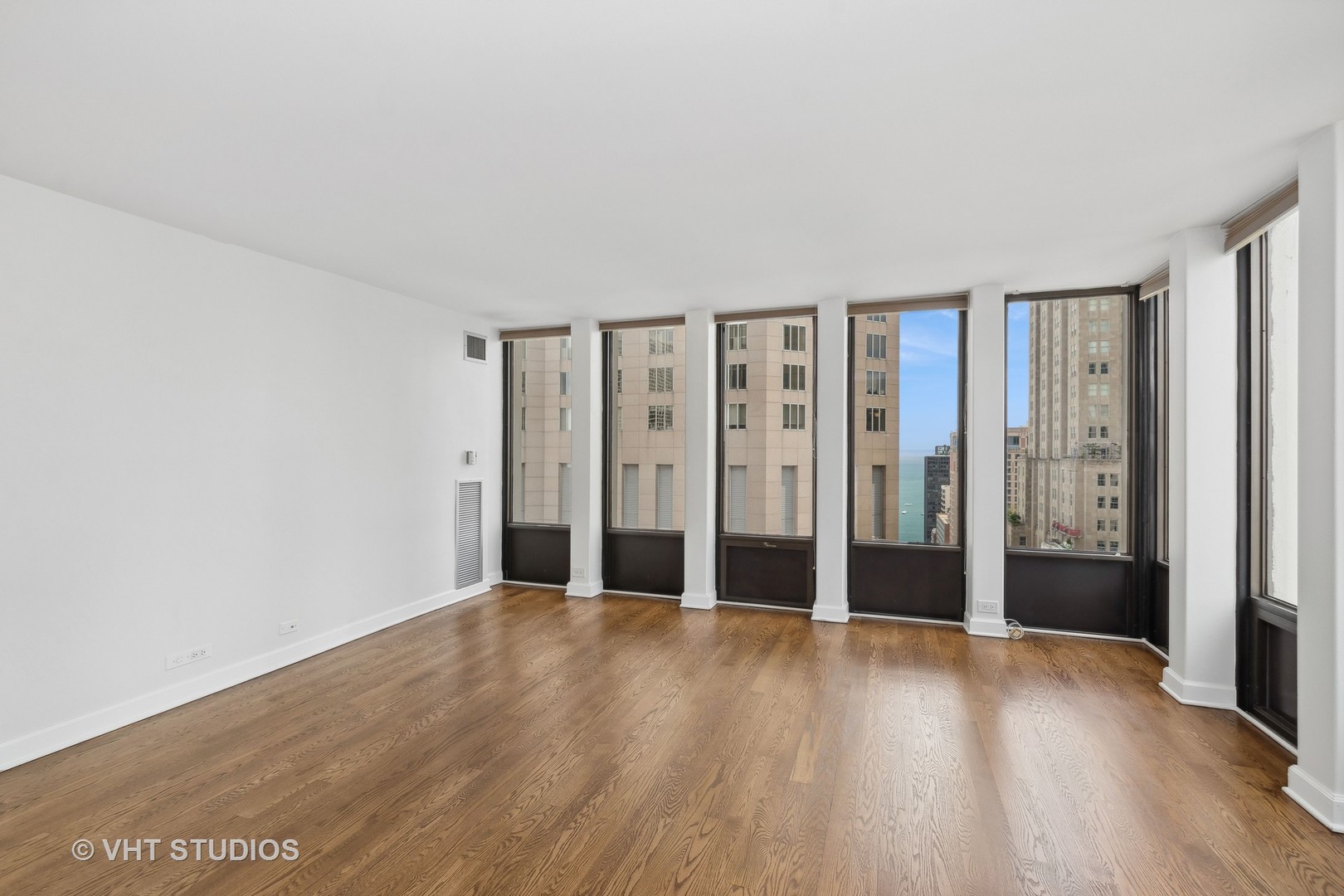 100 E Walton Street Unit: 32D