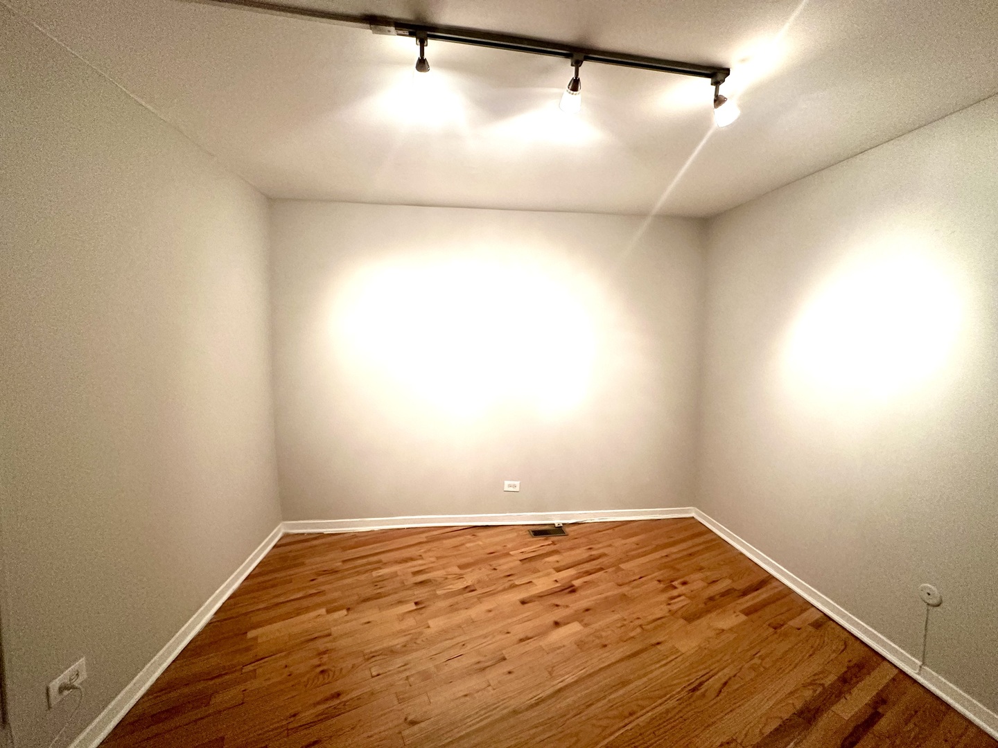 2302 N Clark Street Unit: 4E