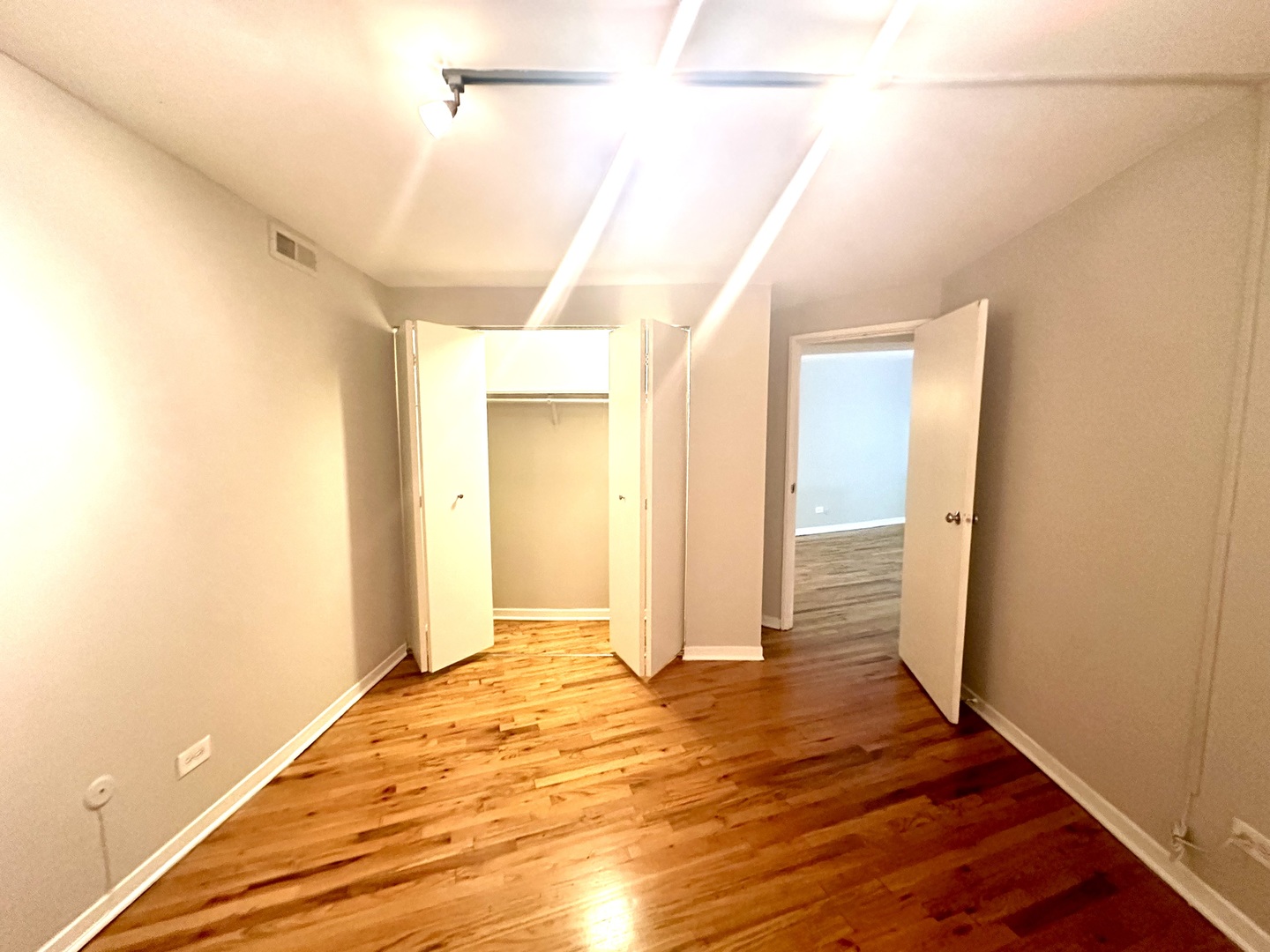 2302 N Clark Street Unit: 4E