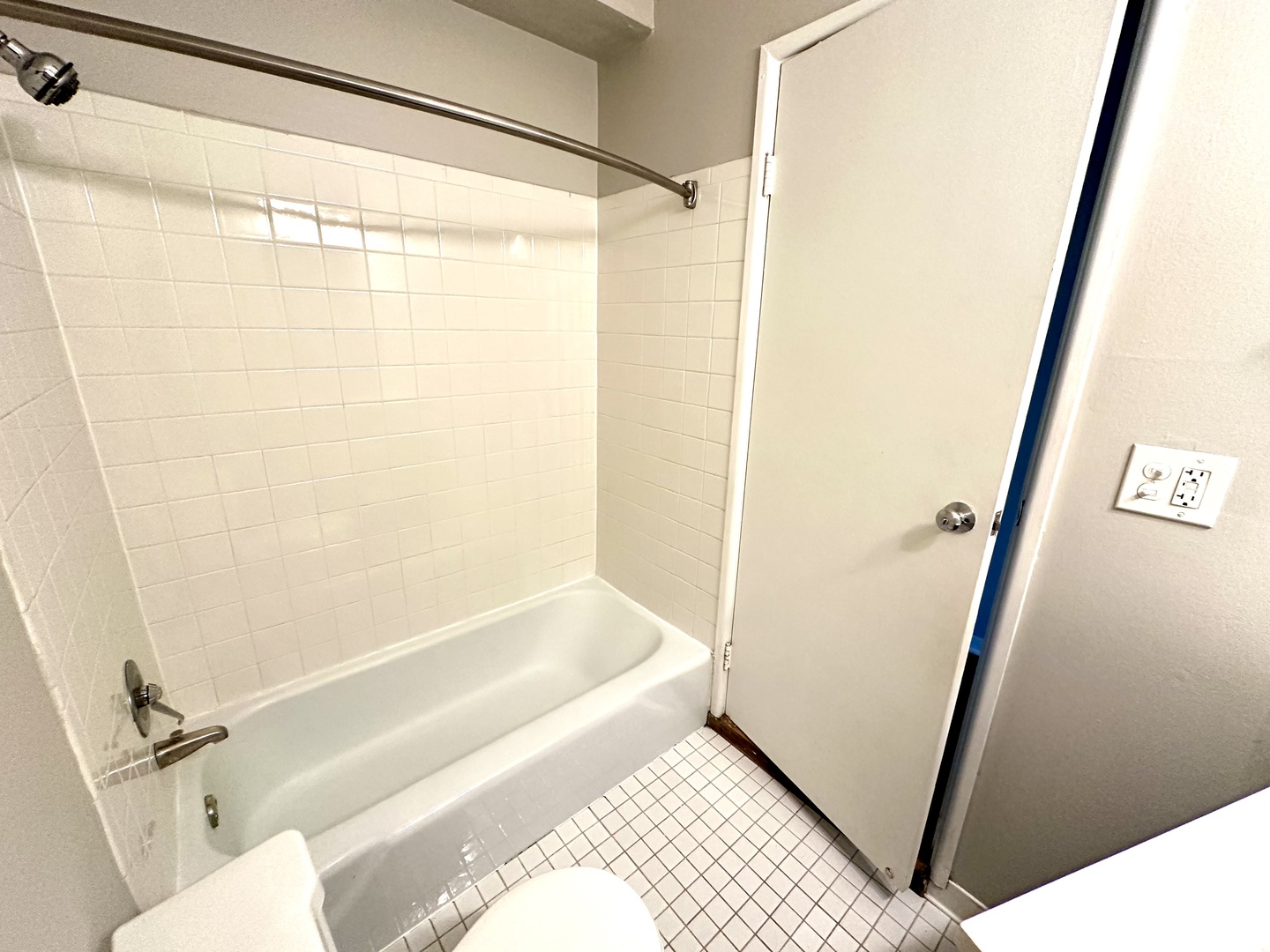 2302 N Clark Street Unit: 4E