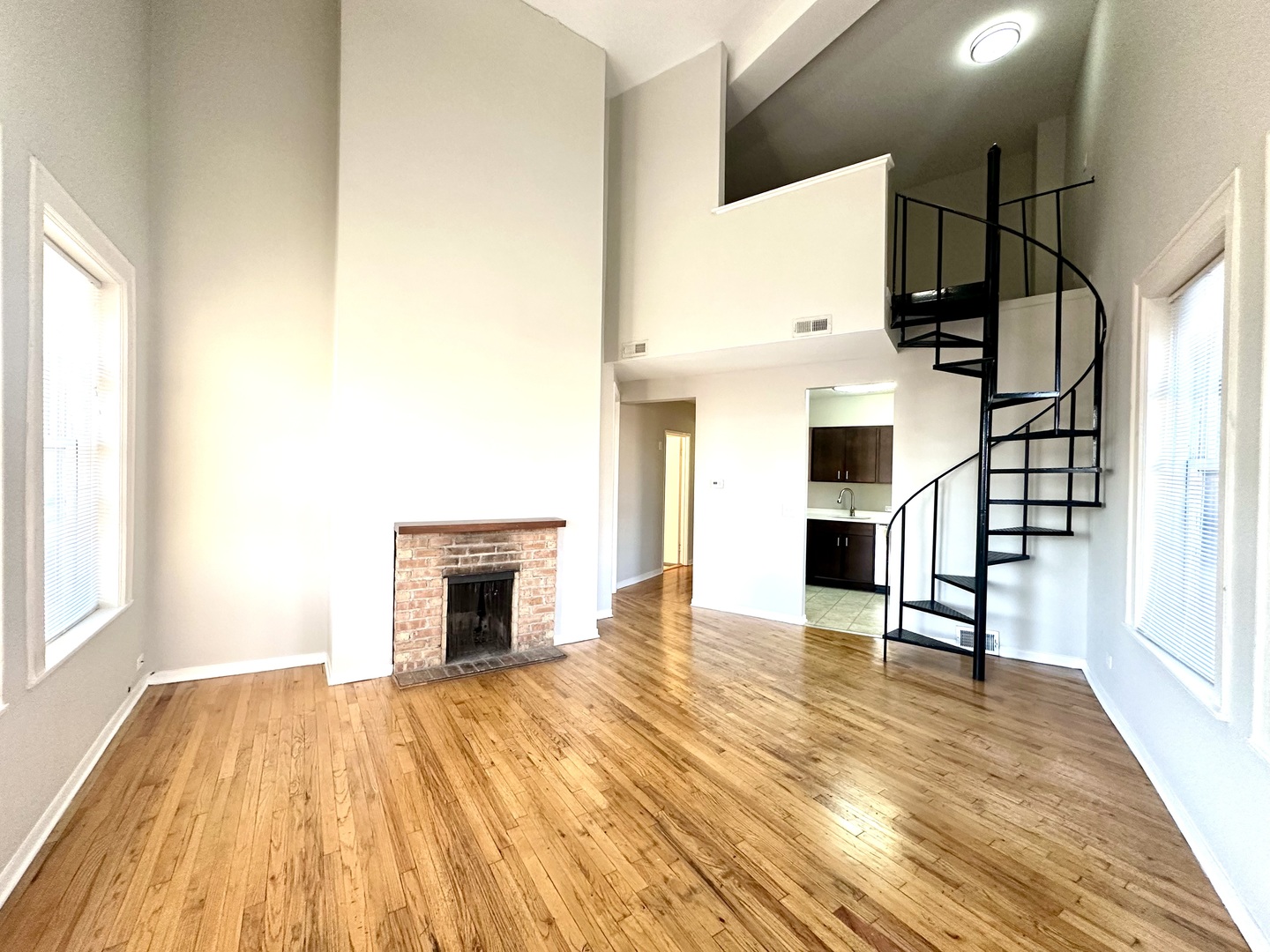 2302 N Clark Street Unit: 4E