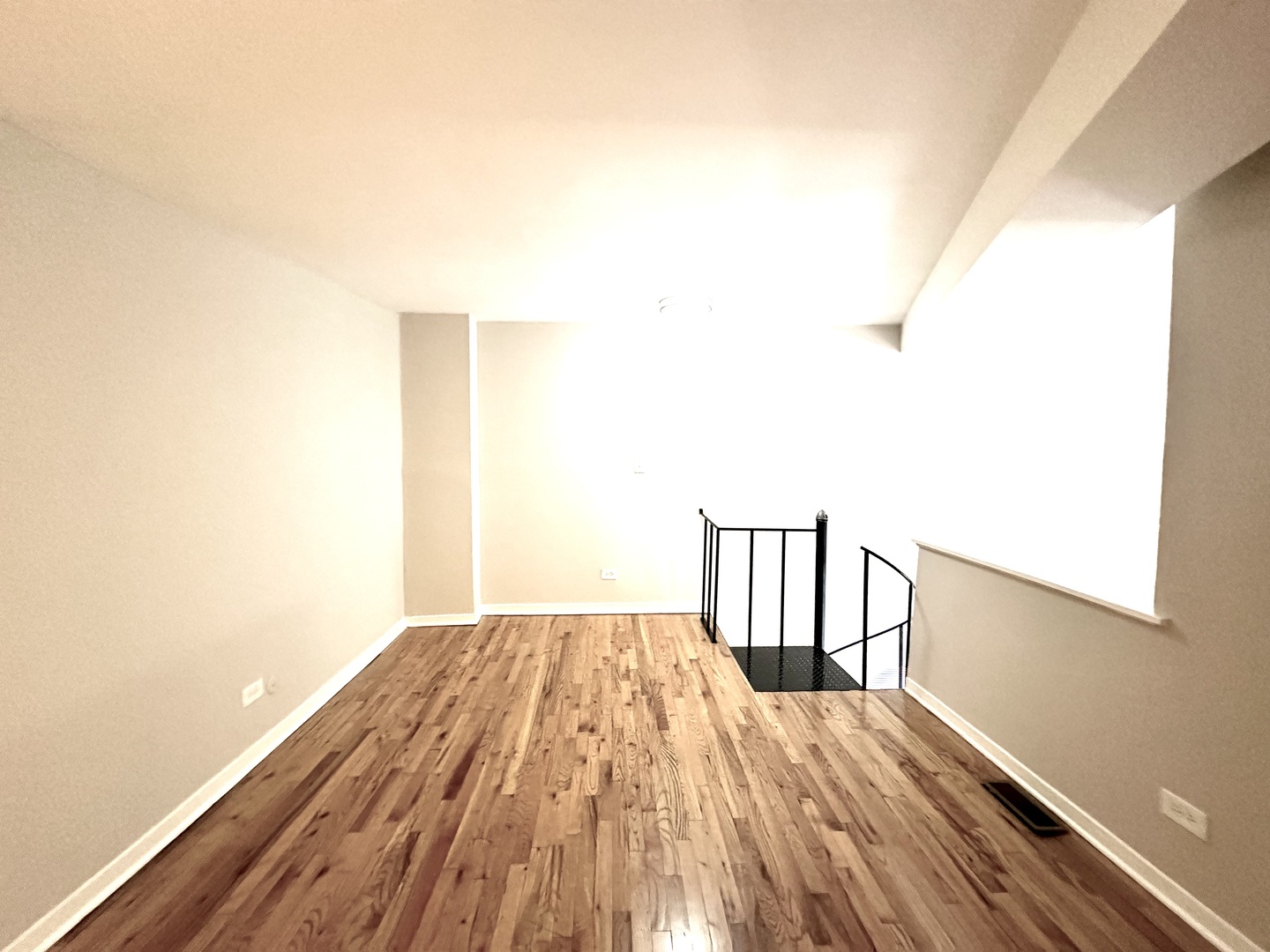 2302 N Clark Street Unit: 4E