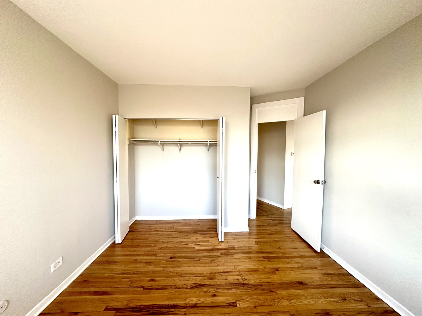 2302 N Clark Street Unit: 4E