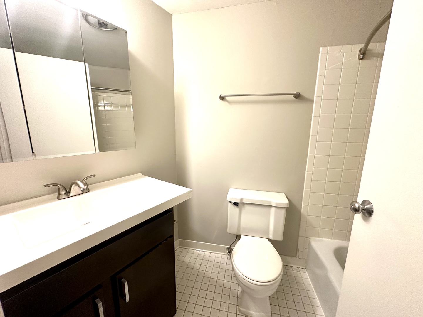 2302 N Clark Street Unit: 4E