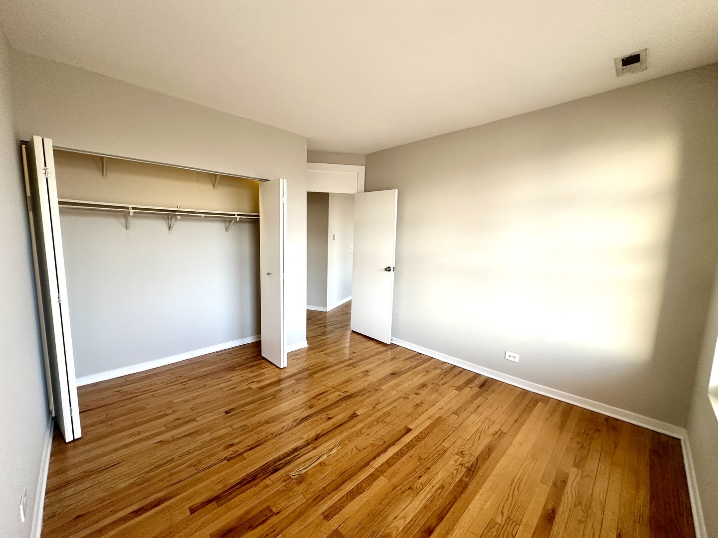 2302 N Clark Street Unit: 4E