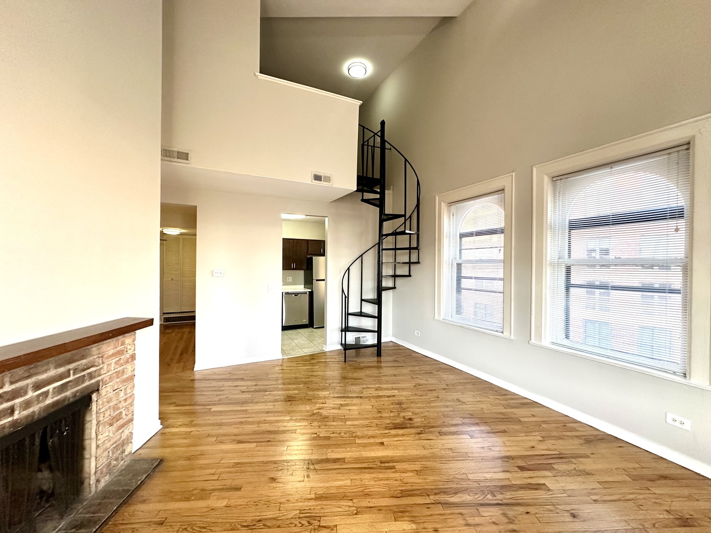 2302 N Clark Street Unit: 4E