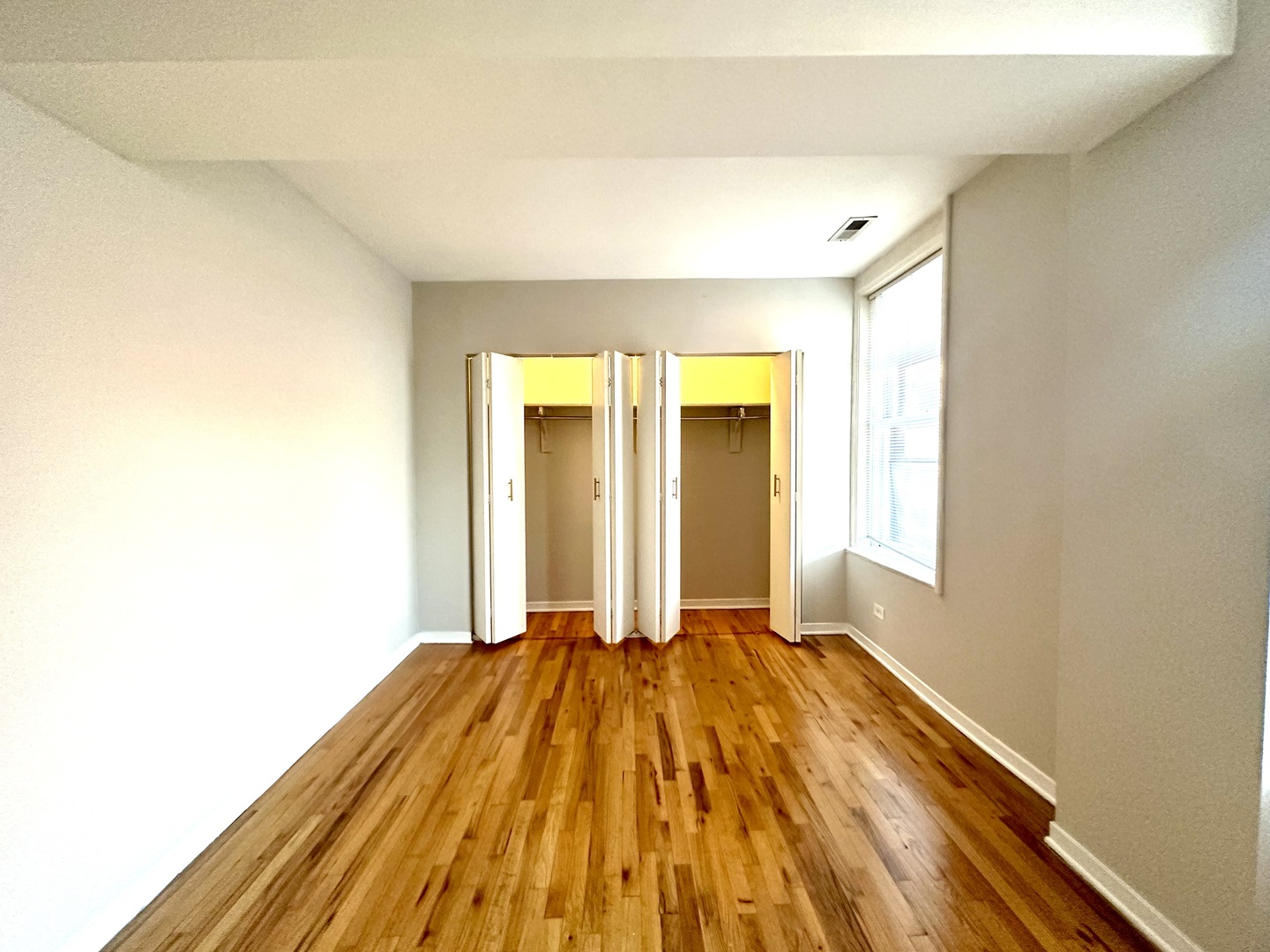 2302 N Clark Street Unit: 4E