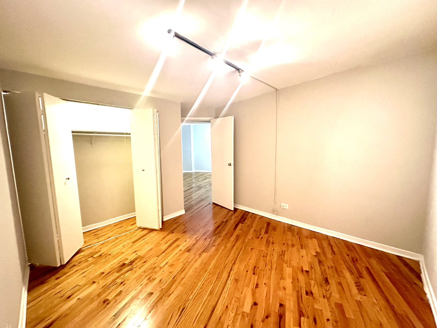 2302 N Clark Street Unit: 4E