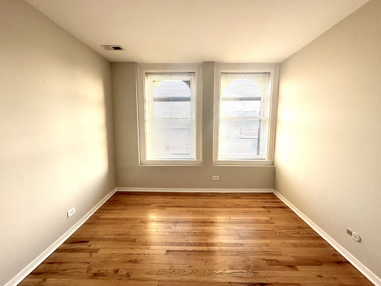 2302 N Clark Street Unit: 4E
