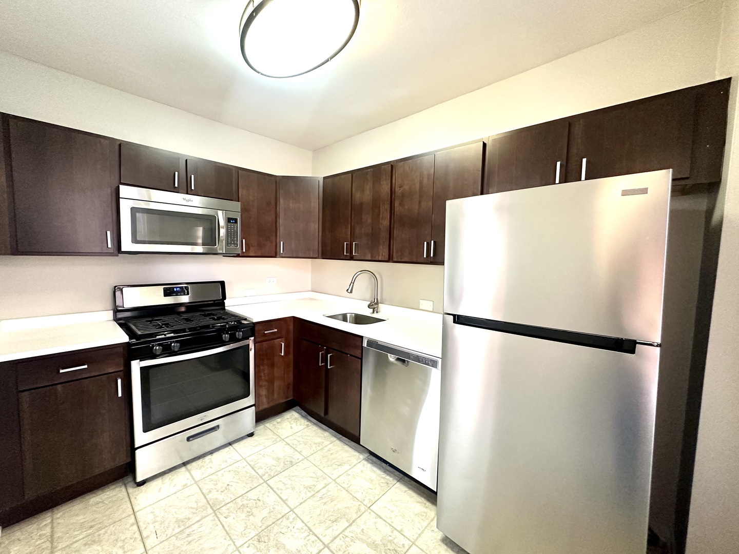 2302 N Clark Street Unit: 4E