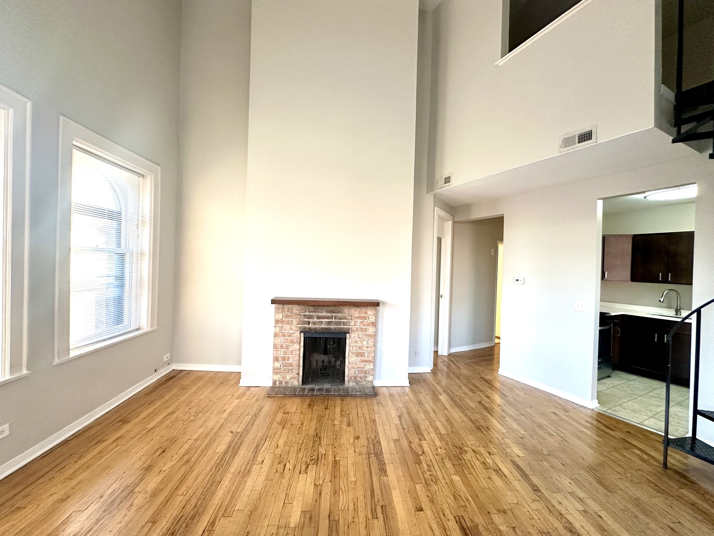 2302 N Clark Street Unit: 4E