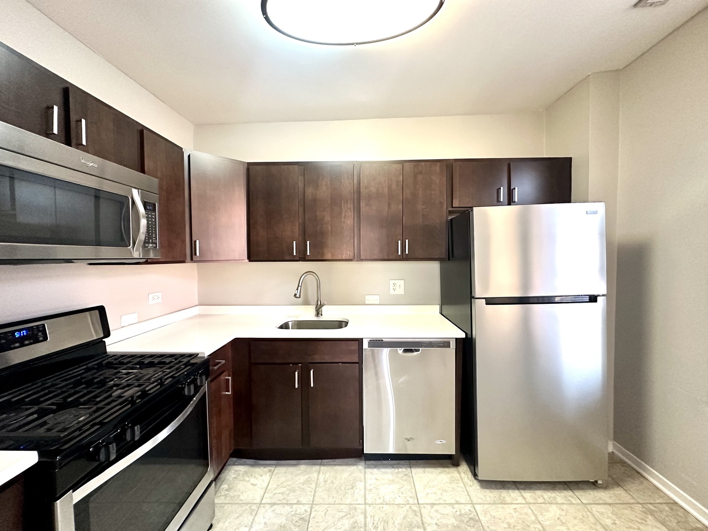 2302 N Clark Street Unit: 4E