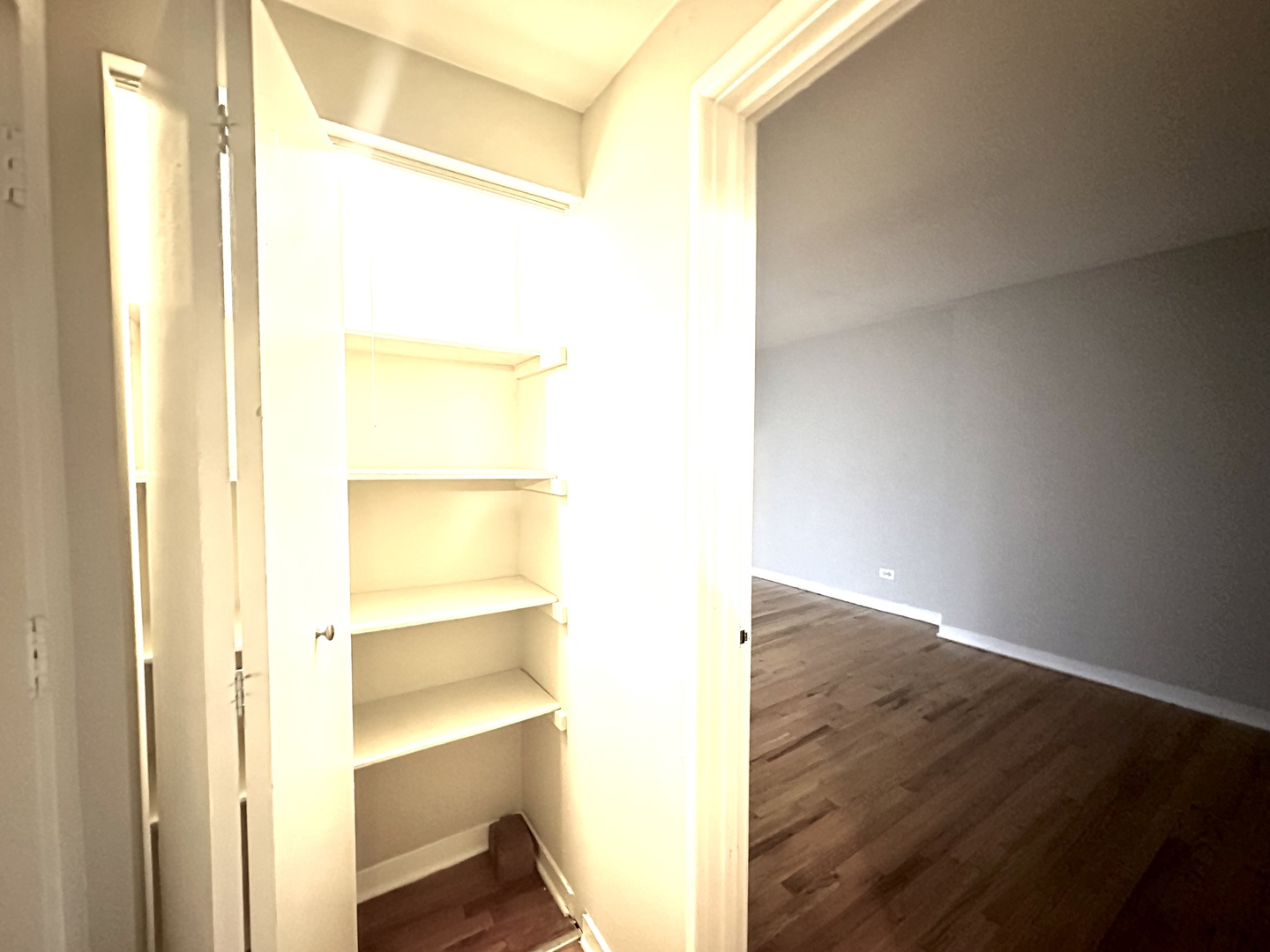 2302 N Clark Street Unit: 4E