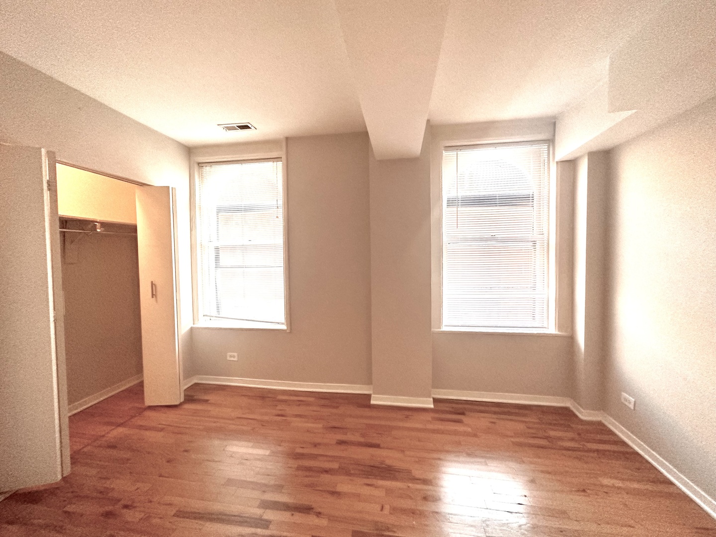 2302 N Clark Street Unit: 4E