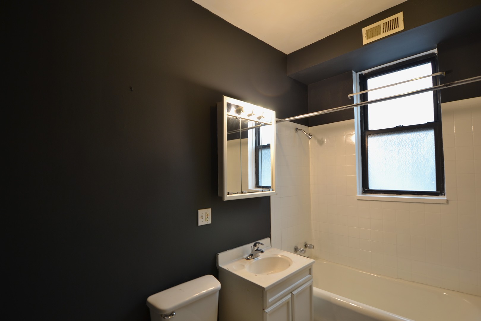 2409 W Wilson Avenue Unit: 2