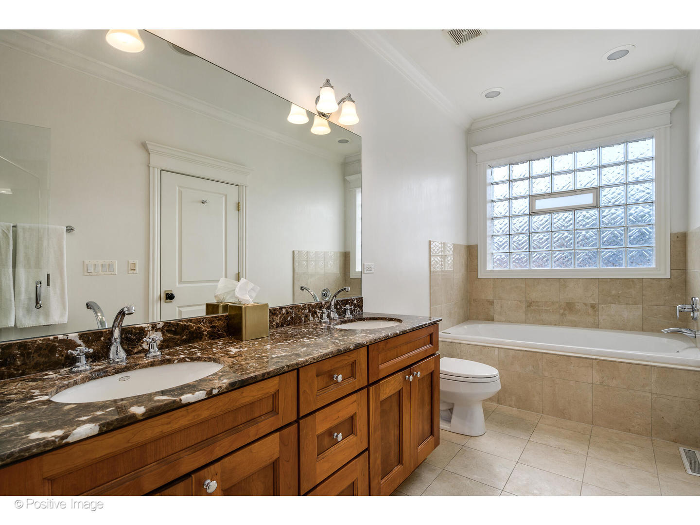 3625 N Lakewood Avenue Unit: 3N