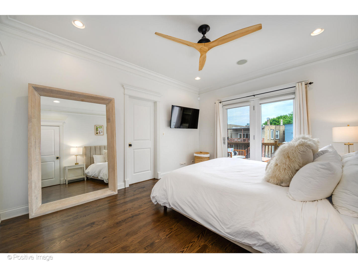 3625 N Lakewood Avenue Unit: 3N