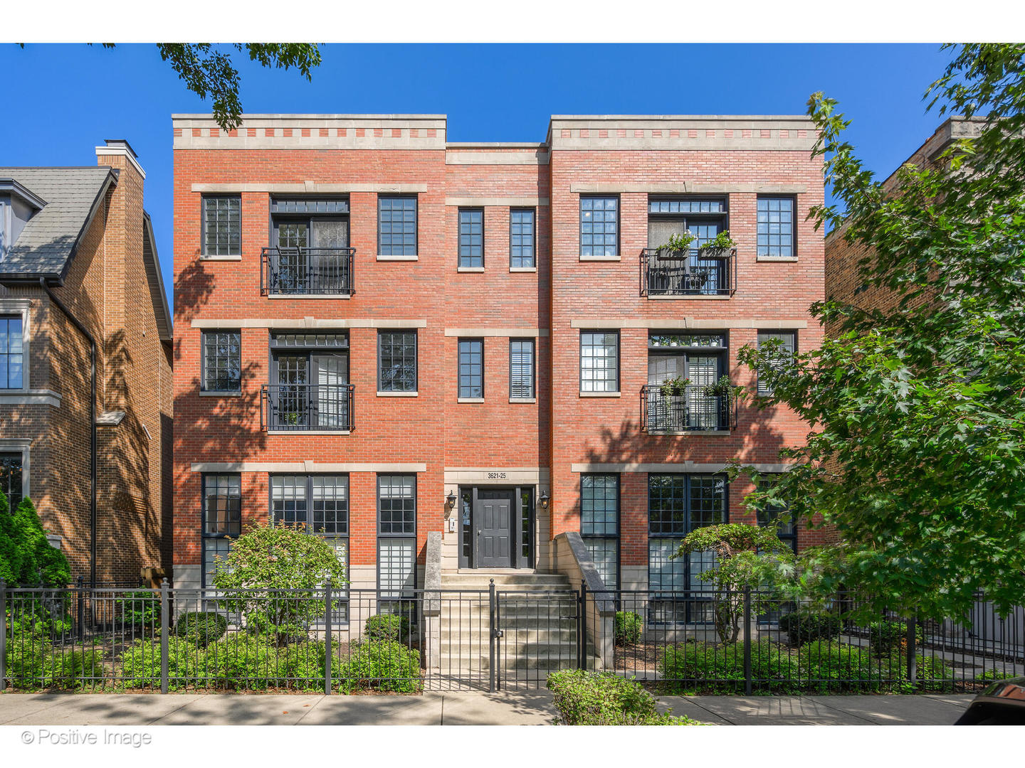 3625 N Lakewood Avenue Unit: 3N