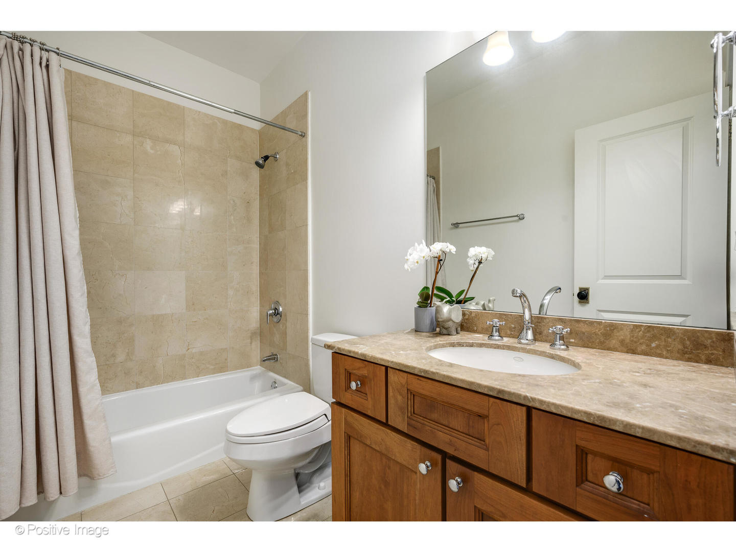 3625 N Lakewood Avenue Unit: 3N