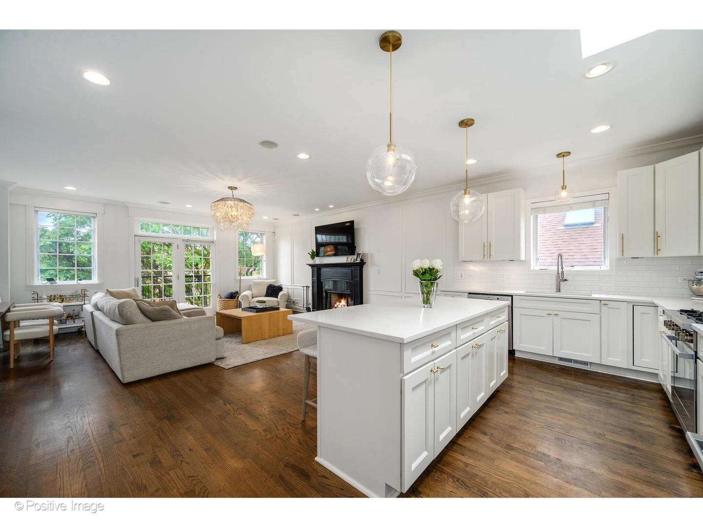 3625 N Lakewood Avenue Unit: 3N