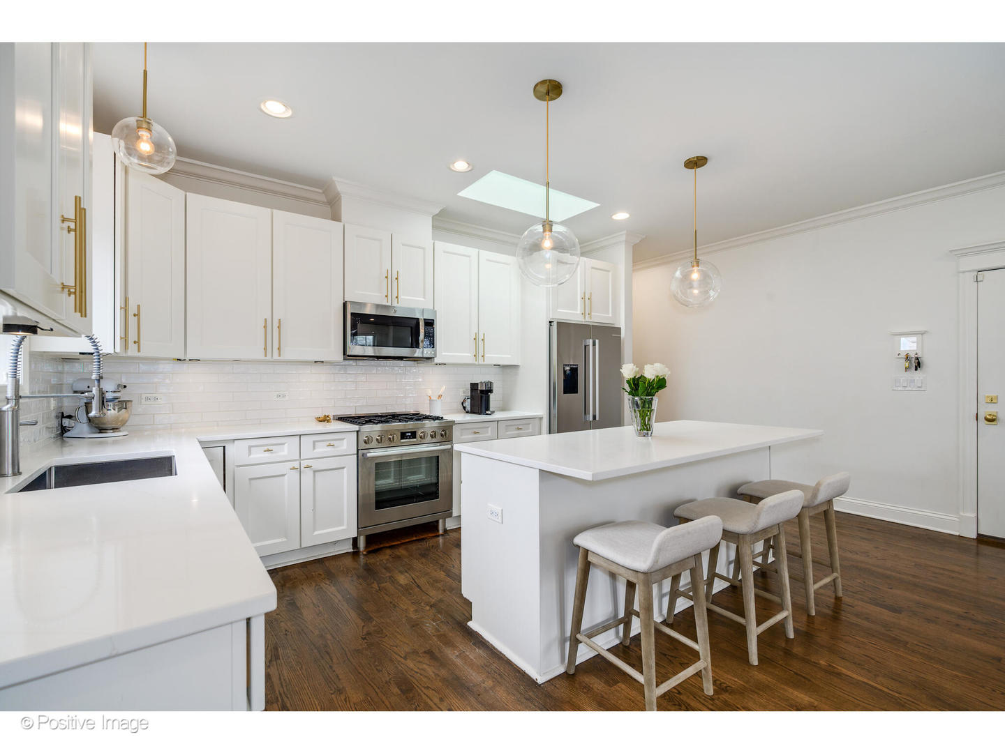 3625 N Lakewood Avenue Unit: 3N