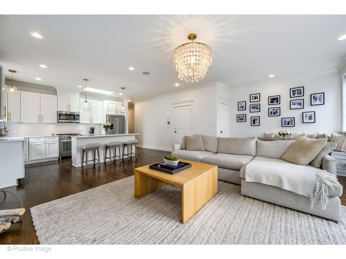 3625 N Lakewood Avenue Unit: 3N