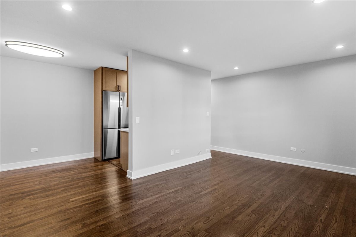 541 W OAKDALE Avenue Unit: 405