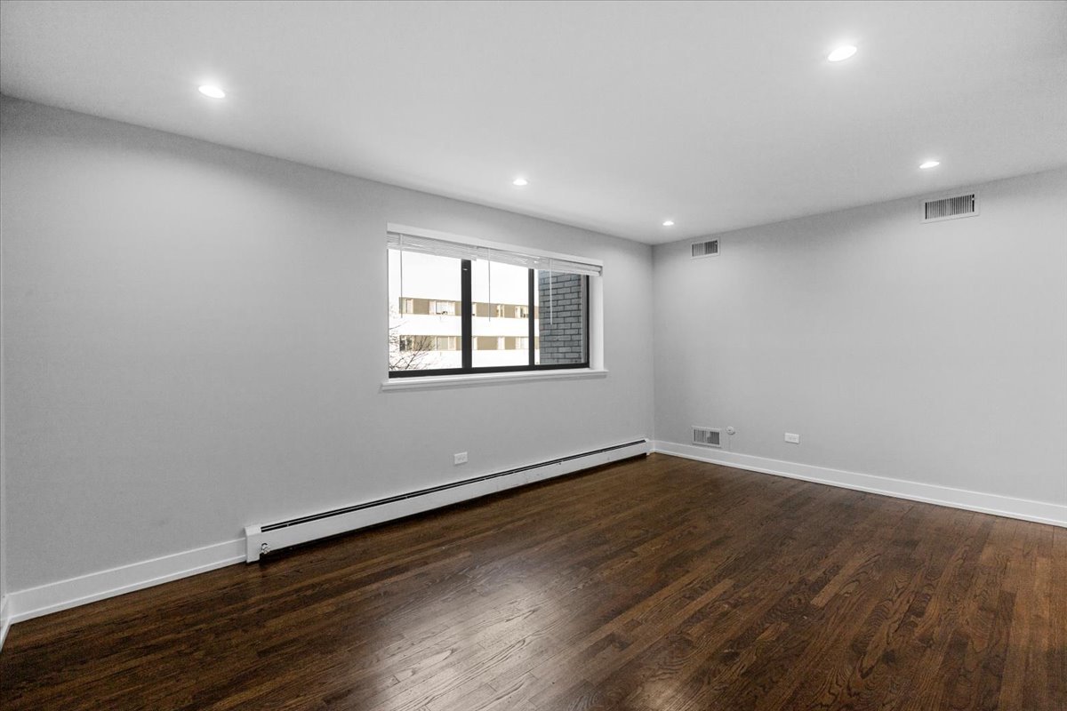 541 W OAKDALE Avenue Unit: 405