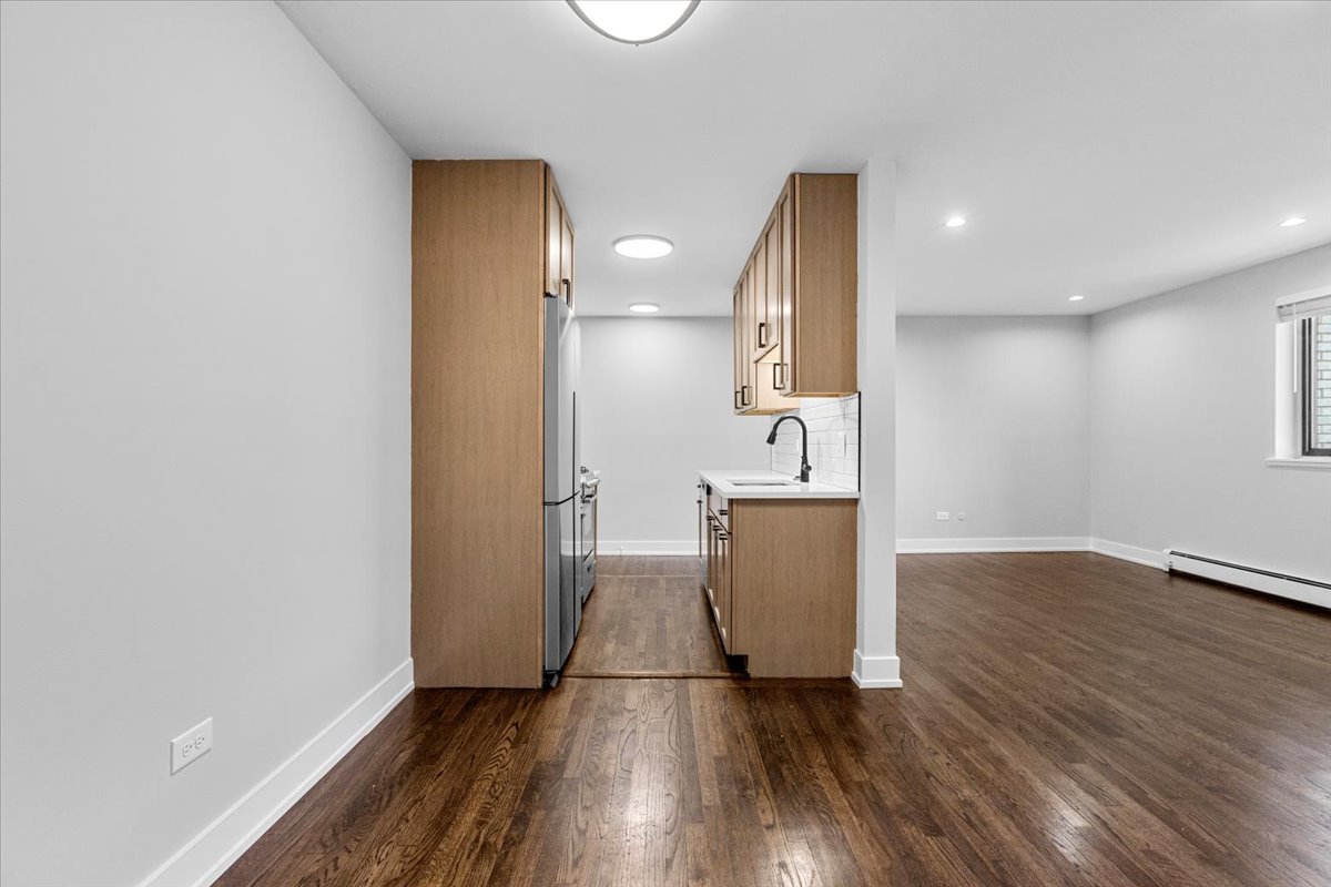 541 W OAKDALE Avenue Unit: 405