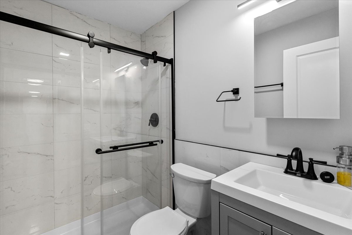 541 W OAKDALE Avenue Unit: 405