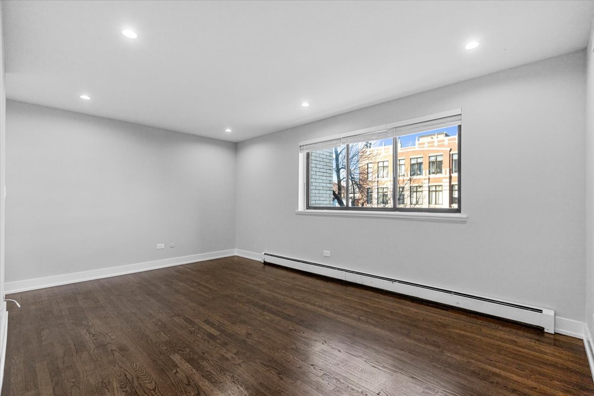 541 W OAKDALE Avenue Unit: 405