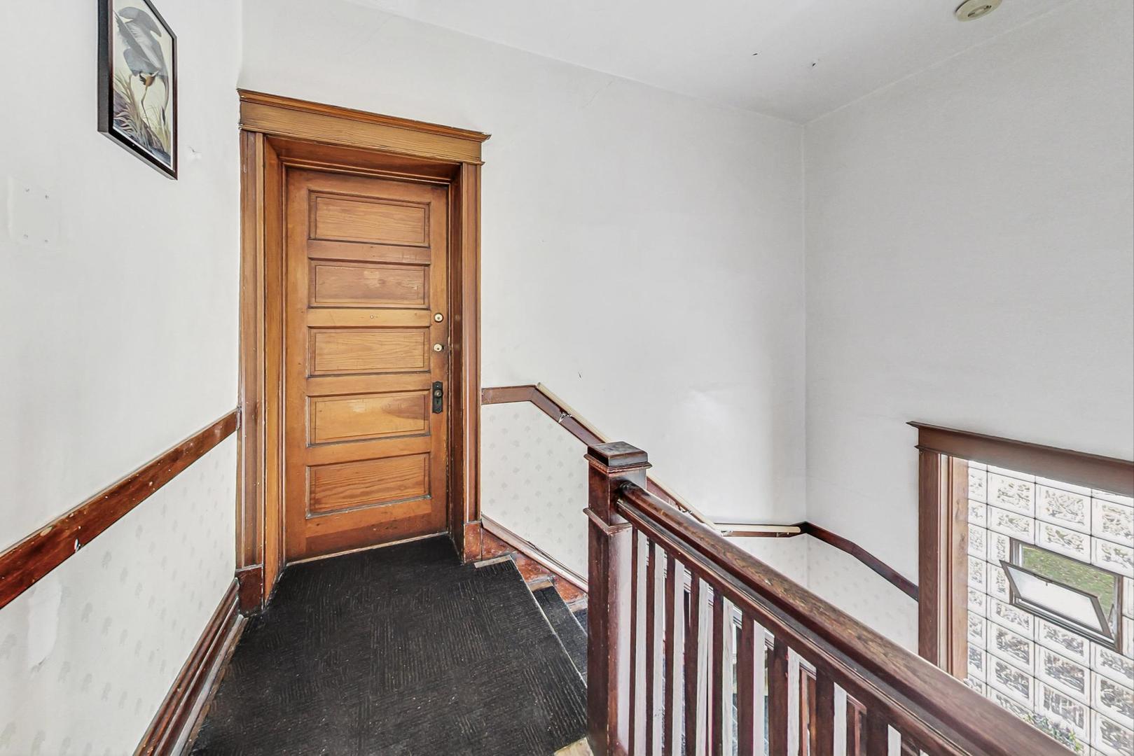 1646 W Byron Street Unit: 3F
