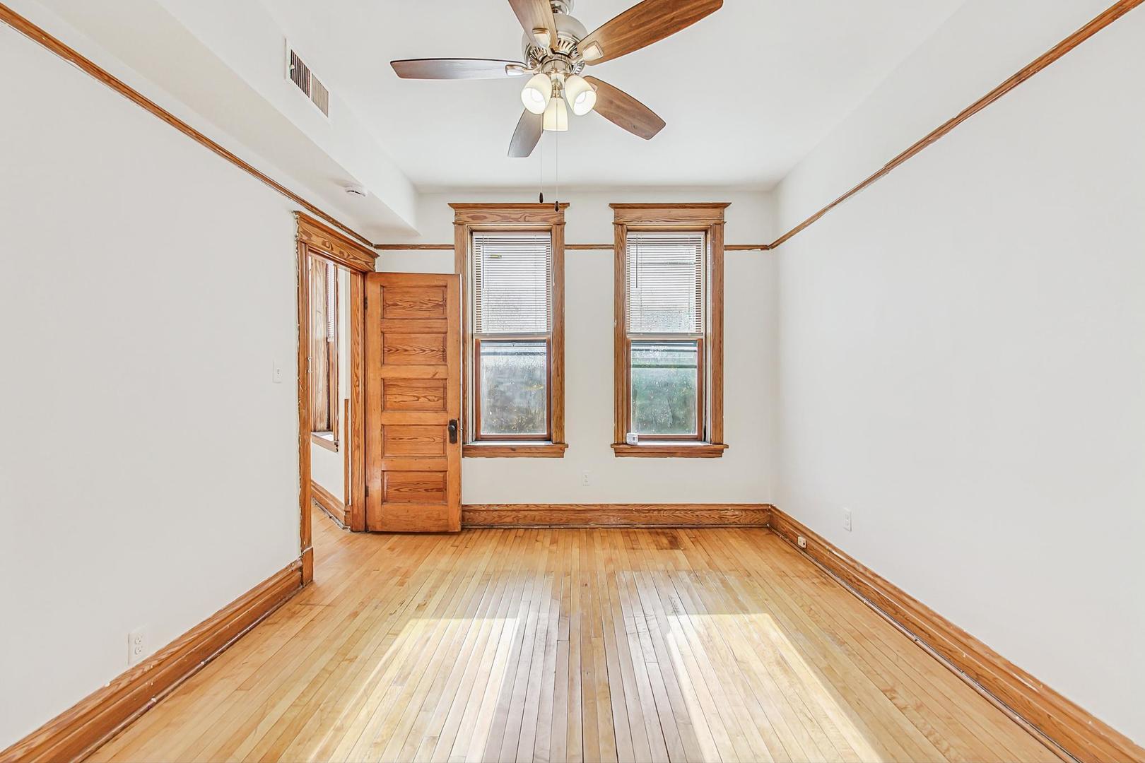 1646 W Byron Street Unit: 3F