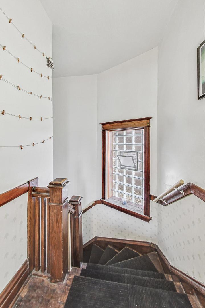 1646 W Byron Street Unit: 3F