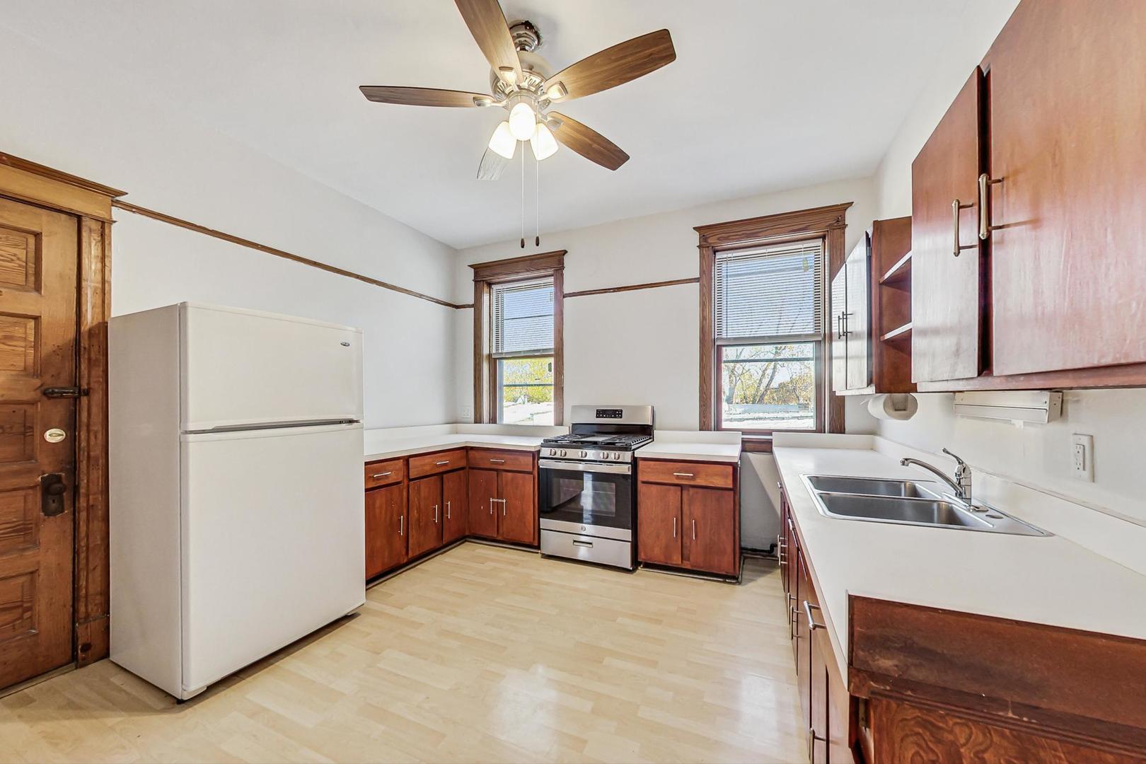 1646 W Byron Street Unit: 3F