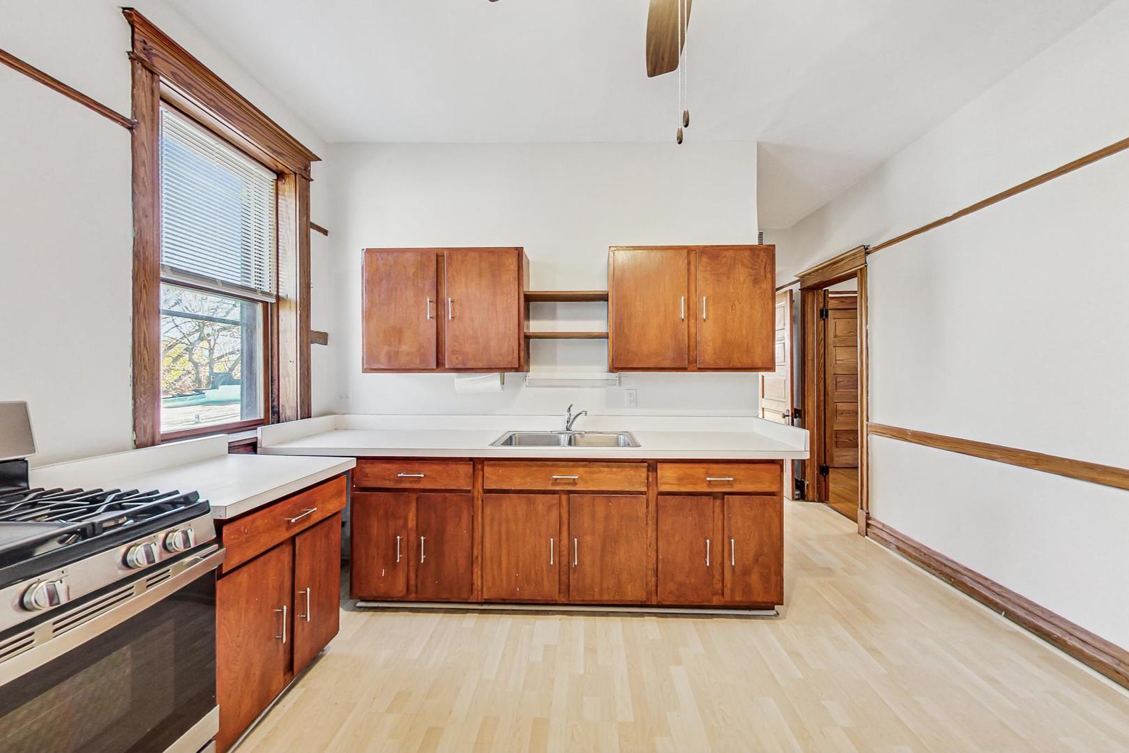 1646 W Byron Street Unit: 3F