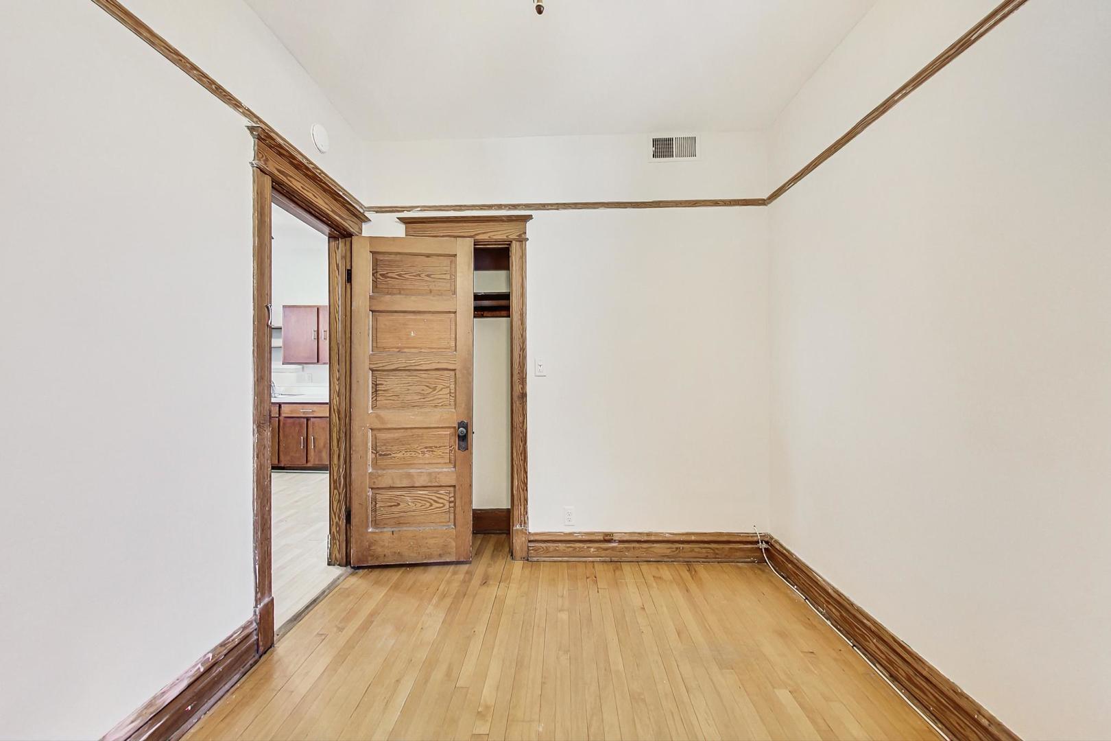 1646 W Byron Street Unit: 3F