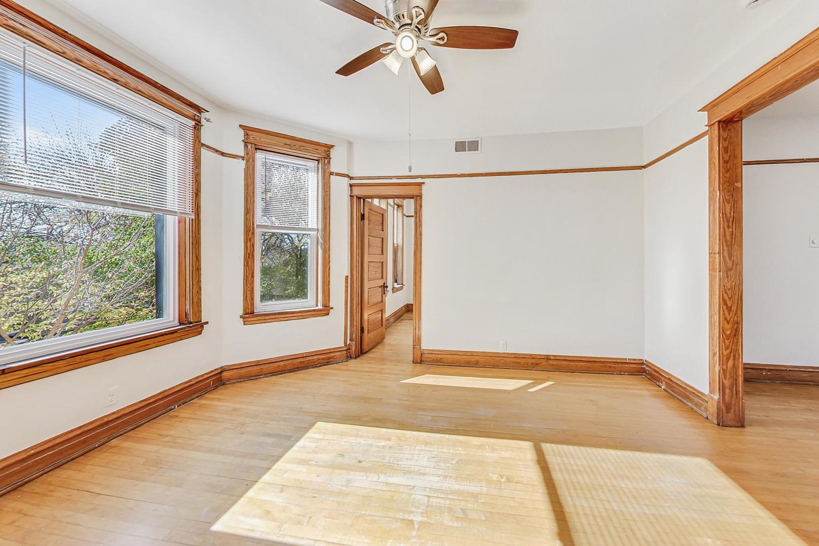 1646 W Byron Street Unit: 3F