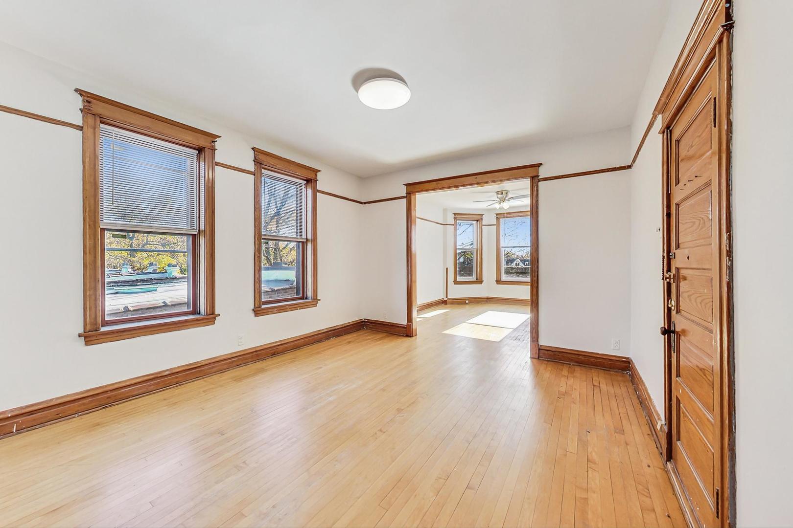 1646 W Byron Street Unit: 3F