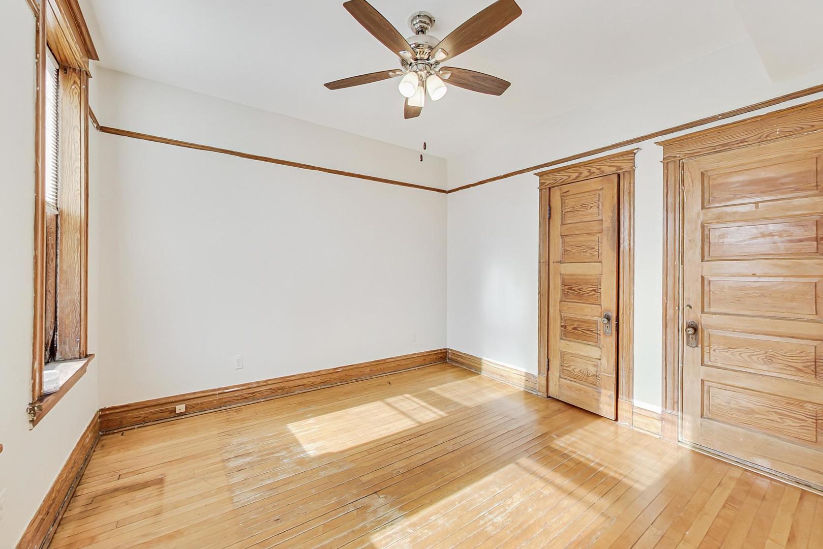 1646 W Byron Street Unit: 3F