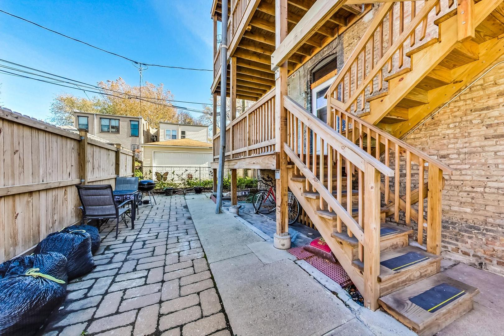 1646 W Byron Street Unit: 3F