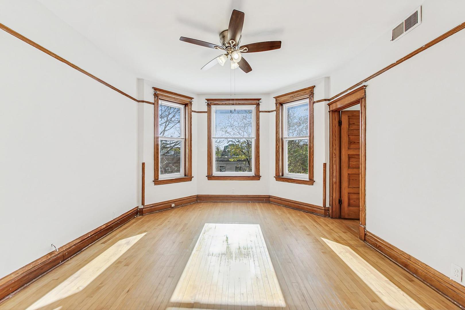 1646 W Byron Street Unit: 3F
