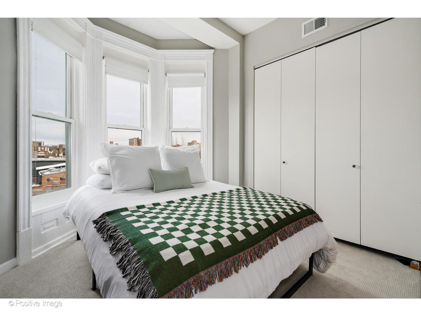 549 W Belden Avenue Unit: 4FE