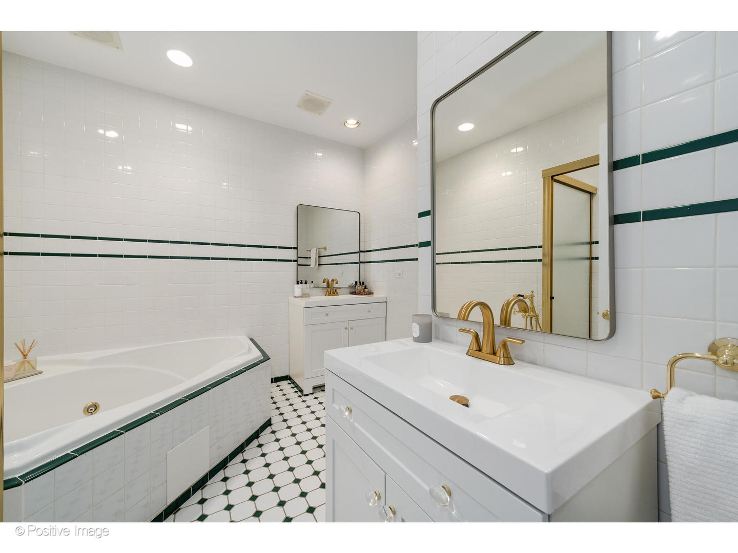 549 W Belden Avenue Unit: 4FE