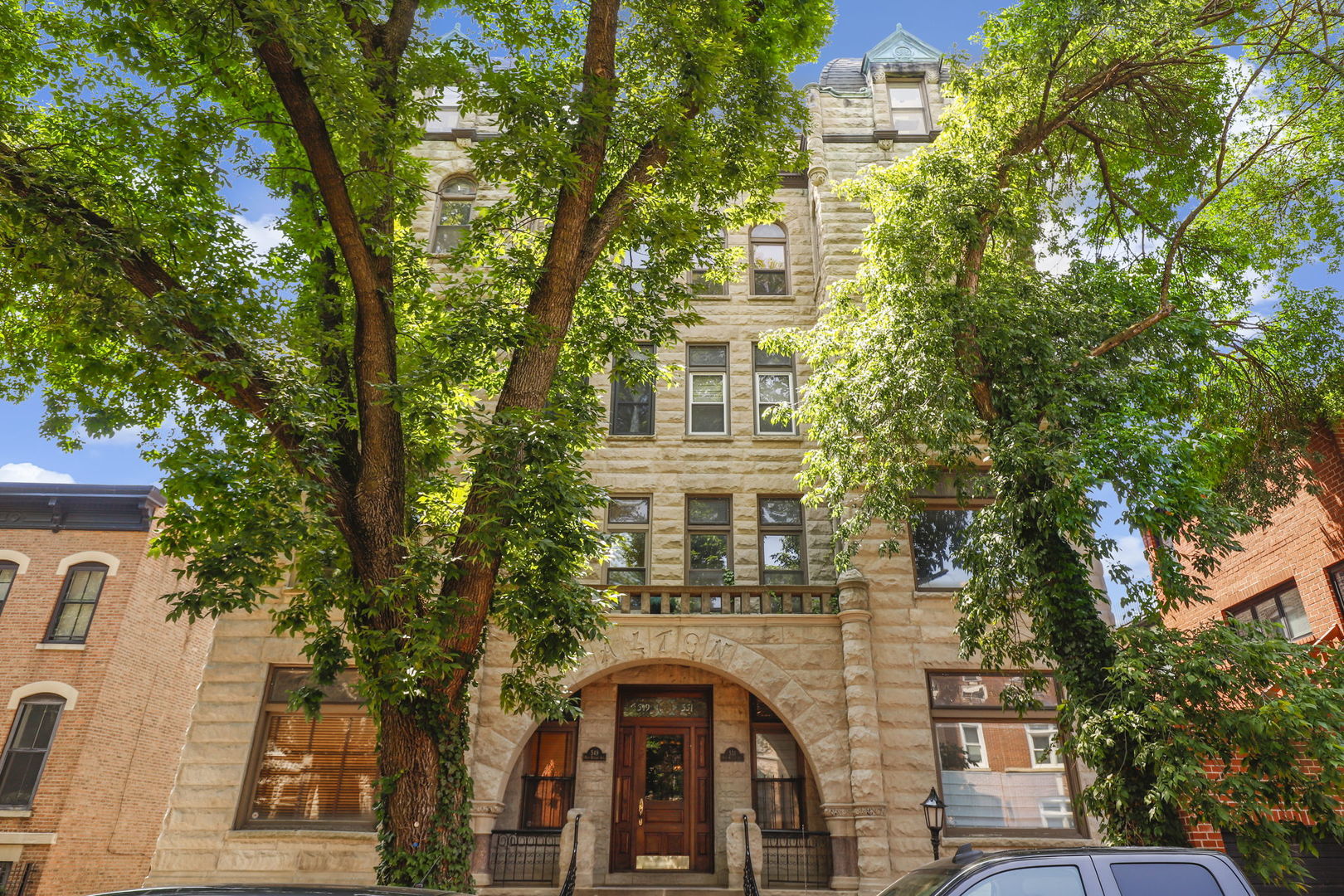 549 W Belden Avenue Unit: 4FE