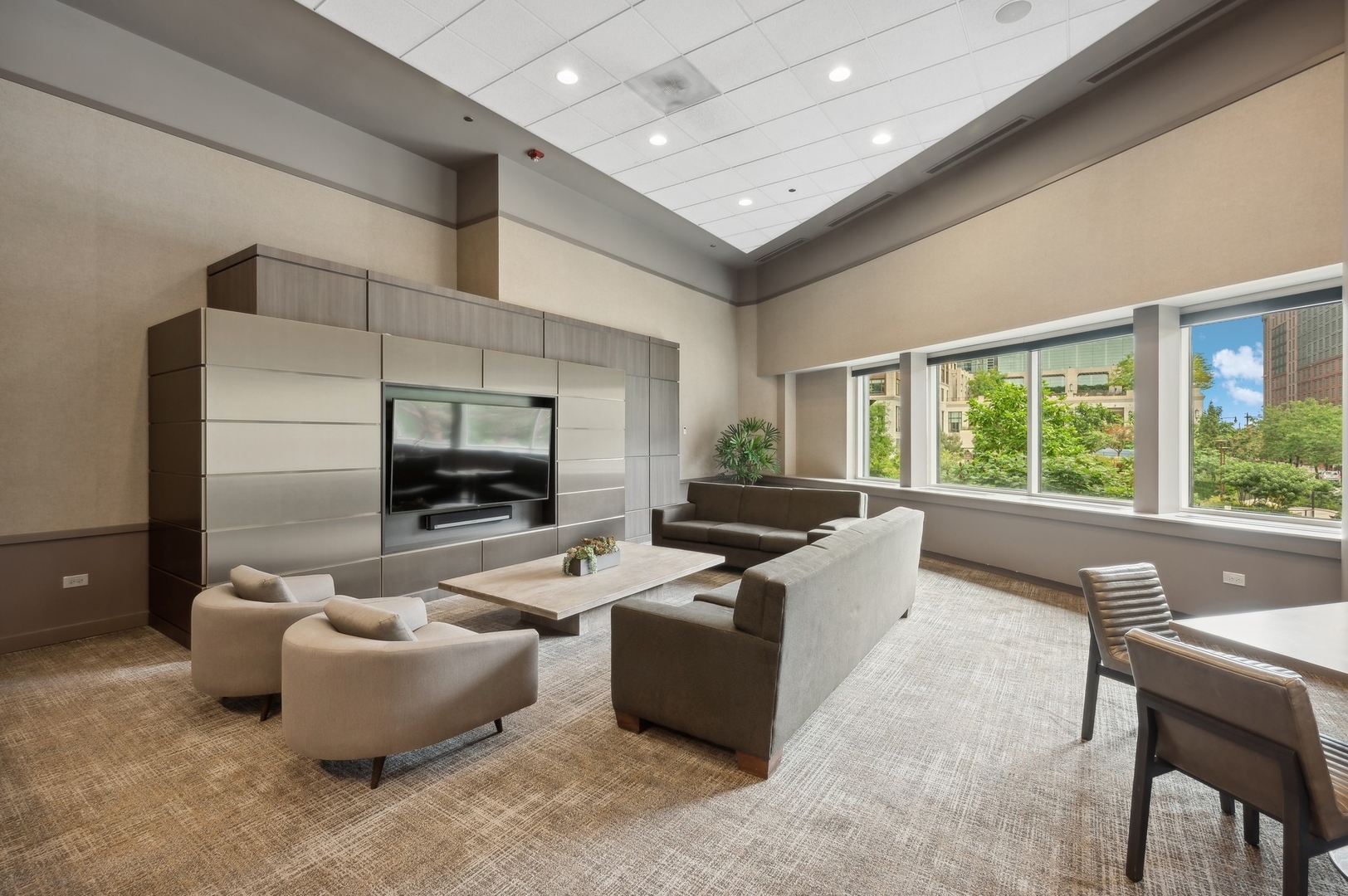 505 N McClurg Court Unit: 1402